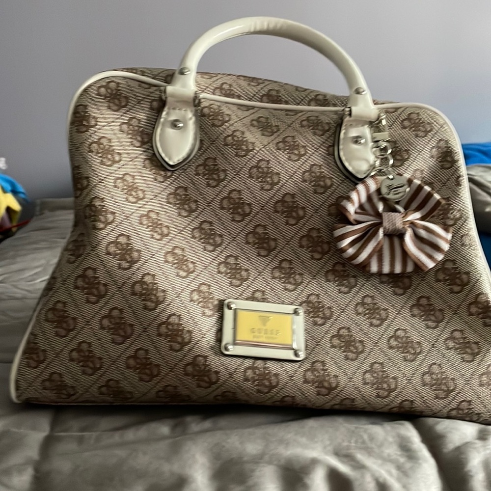 Guess Handbag excellent condition